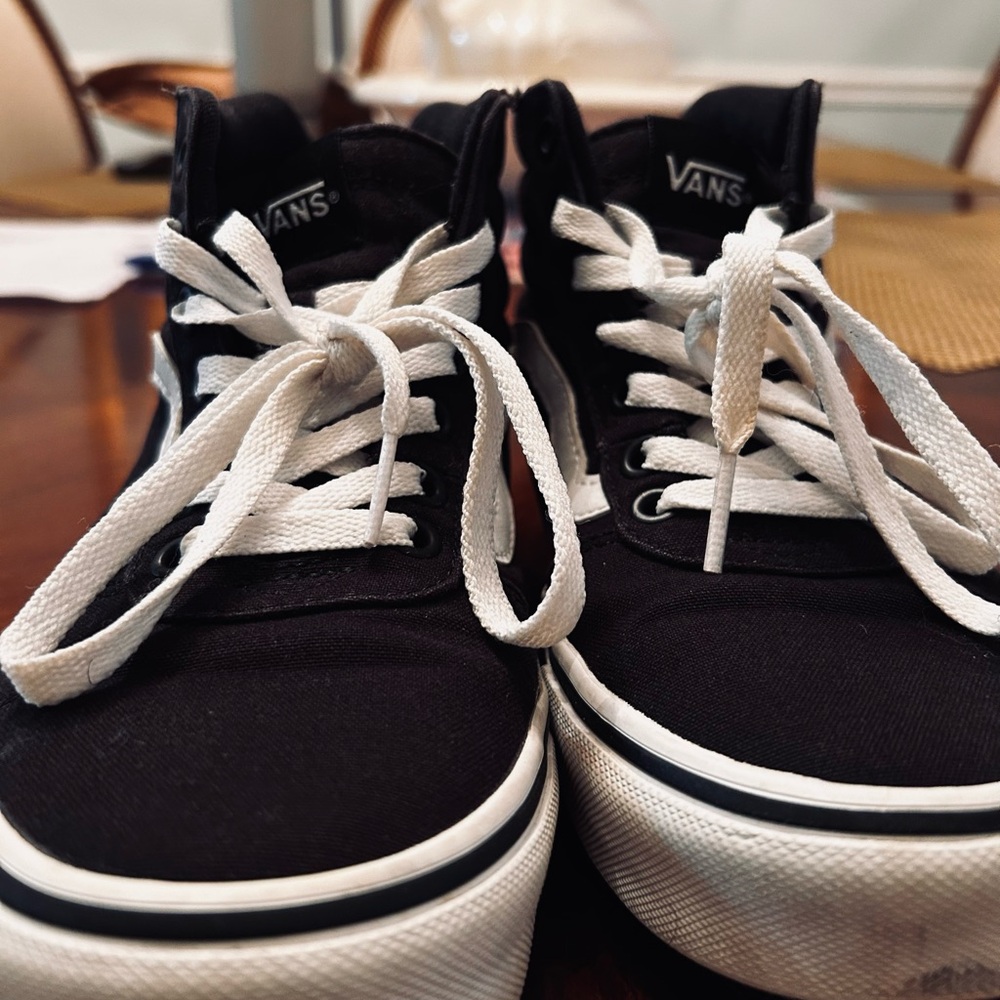 🧨Women’s Classic Vans High Tops Size: 7.5 (SEND ANY OFFER OVER‼️)🧨 - Picture 6 of 7